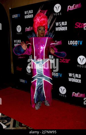 LOS ANGELES - 17. FEBRUAR: Lebhaft beim 'RuPaul's Drag Race' der Saison 6 Premiere Party im Hollywood Roosevelt Hotel am 17. Februar 2014 in Los Angeles, CA Stockfoto