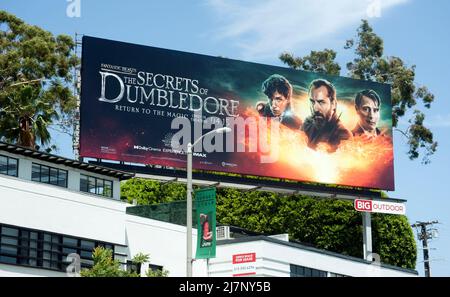 Reklametafeln auf dem Sunset Strip, auf denen die Geheimnisse von Dumbledore, Los Angeles, CA, zu sehen sind Stockfoto