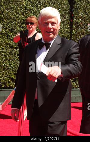 LOS ANGELES - 16. AUGUST: Robert Morse bei den Creative Emmy Awards 2014 - Ankunft im Nokia Theater am 16. August 2014 in Los Angeles, CA Stockfoto