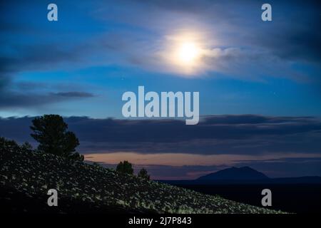 Eine wunderschöne Dämmerung in Idaho's Craters of the Moon NP. Stockfoto