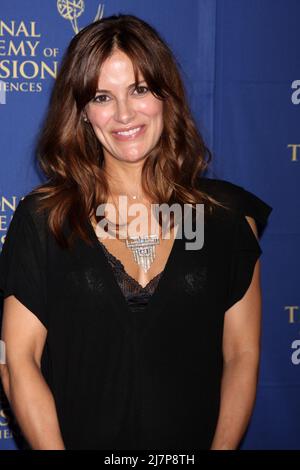 LOS ANGELES - JUN 20: Rebecca Budig bei den Creative Daytime Emmy Awards 2014 im The Westin Bonaventure am 20. Juni 2014 in Los Angeles, CA Stockfoto