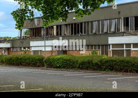 Fabrik durch Feuer auf der Padgets Lane in Redditch, Worcestershire, England, zerstört. Stockfoto