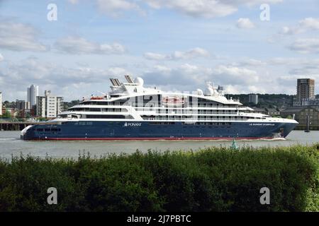 Zum ersten Mal in London das neue Ponant Cruises-Schiff LE DUMONT D'URVILLE ruft erstmals an der Themse in London an Stockfoto