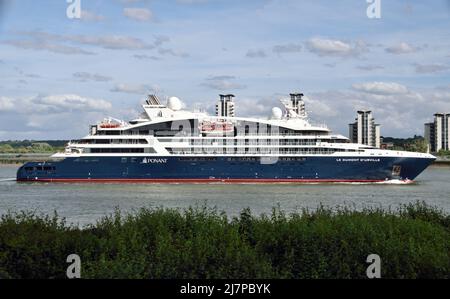 Zum ersten Mal in London das neue Ponant Cruises-Schiff LE DUMONT D'URVILLE ruft erstmals an der Themse in London an Stockfoto