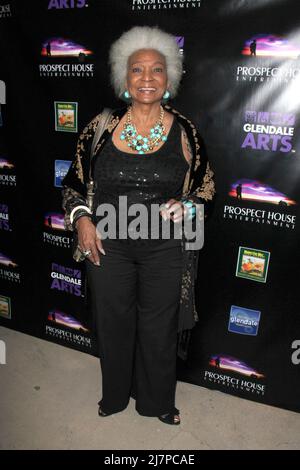 LOS ANGELES - APR 15: Nichelle Nichols bei der 'Star Trek Generations'-Vorführung mit Malcolm McDowell im Alex Theater am 15. April 2014 in Glendale, CA Stockfoto