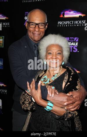 LOS ANGELES - APR 15: Michael Dorn, Nichelle Nichols bei der 'Star Trek Generations'-Vorführung mit Malcolm McDowell im Alex Theater am 15. April 2014 in Glendale, CA Stockfoto