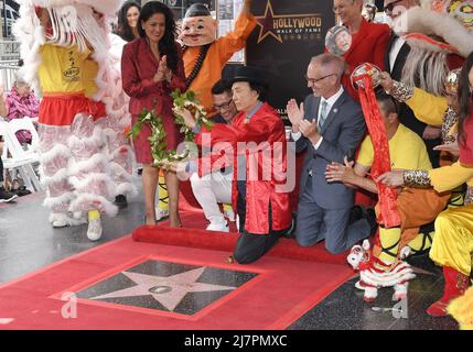 Los Angeles, USA. 10.. Mai 2022. (L-R) Lupita Sanchez Cornejo, Daniel DAE Kim, James Hong, Jamie Lee Curtis und Mitch O'Farrell bei der James Hong Star auf der Hollywood Walk of Fame Zeremonie vor Madame Tussauds Hollywood in Hollywood, CA am Dienstag, den 10. Mai 2022. (Foto: Sthanlee B. Mirador/Sipa USA) Quelle: SIPA USA/Alamy Live News Stockfoto