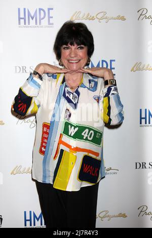 LOS ANGELES - 14. MAI: Jo Anne Worley beim VIP-Empfang „Debbie Reynolds – The Auction Finale“; Auktion von www.ProfilesInHistory.com im Debbie Reynolds Dance Studio am 14. Mai 2014 in North Hollywood, CA Stockfoto