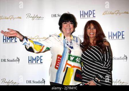 LOS ANGELES - 14. MAI: Jo Anne Worley, Barbara Luna beim VIP-Empfang „Debbie Reynolds – The Auction Finale“; Auktion von www.ProfilesInHistory.com im Debbie Reynolds Dance Studio am 14. Mai 2014 in North Hollywood, CA Stockfoto