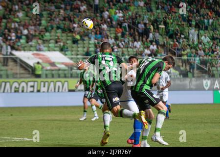 Belo Horizonte, Minas Gerais, Brasilien. 10.. Mai 2022. Brasilien Fußball Cup Dritte Phase: America-MG und CSA-AL. 10. Mai 2022, Belo Horizonte, Minas Gerais, Brasilien: Fußballspiel zwischen America-MG und CSA-AL, gültig für die Phase des brasilianischen Fußballcups 3., das am Dienstag (10) im Stadion Independencia in Belo Horizonte stattfand. Das America-MG-Team gewann das Spiel mit 2:0, mit Toren von Indio Ramirez und Rodriguino. (Bild: © Breno Babu/TheNEWS2 via ZUMA Press Wire) Stockfoto