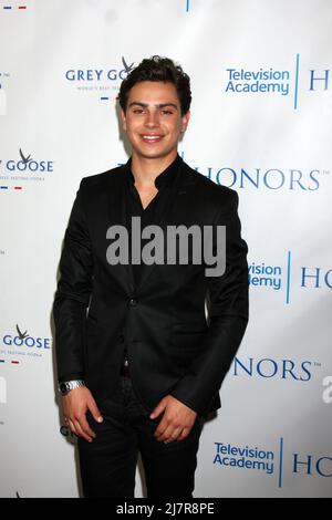 LOS ANGELES - JUN 1: Jake T. Austin bei den Annual Television Academy Honors 7. im SLS Hotel am 1. Juni 2014 in Los Angeles, CA Stockfoto