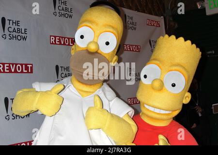 LOS ANGELES - APR 30: Homer Simpson, Bart Simpson bei der Gala der NCTA-Vorsitzenden zur Kabelfeier mit REVOLTE im Belasco Theatre am 30. April 2014 in Los Angeles, CA Stockfoto