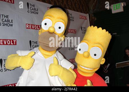 LOS ANGELES - APR 30: Homer Simpson, Bart Simpson bei der Gala der NCTA-Vorsitzenden zur Kabelfeier mit REVOLTE im Belasco Theatre am 30. April 2014 in Los Angeles, CA Stockfoto