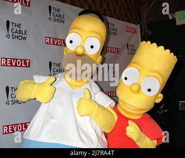 LOS ANGELES - APR 30: Homer Simpson, Bart Simpson bei der Gala der NCTA-Vorsitzenden zur Kabelfeier mit REVOLTE im Belasco Theatre am 30. April 2014 in Los Angeles, CA Stockfoto