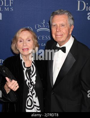 LOS ANGELES - Okt 8: Eva Marie Saint bei der Gala der Princess Grace Foundation 2014 im Beverly Wilshire Hotel am 8. Oktober 2014 in Beverly Hills, CA Stockfoto