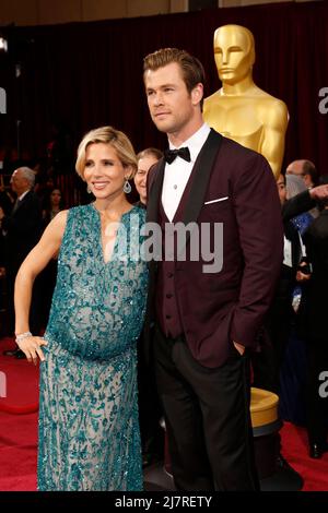 LOS ANGELES - MAR 2: Elsa Pataky, Chris Hemsworth bei den Academy Awards 86. im Dolby Theater, Hollywood & Highland am 2. März 2014 in Los Angeles, CA Stockfoto