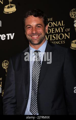 LOS ANGELES - JUN 22: Chris McKenna bei den Daytime Emmy Awards 2014 kommt am 22. Juni 2014 im Beverly Hilton Hotel in Beverly Hills, CA, an Stockfoto