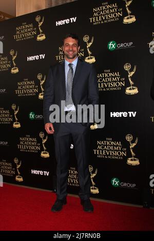 LOS ANGELES - JUN 22: Chris McKenna bei den Daytime Emmy Awards 2014 kommt am 22. Juni 2014 im Beverly Hilton Hotel in Beverly Hills, CA, an Stockfoto