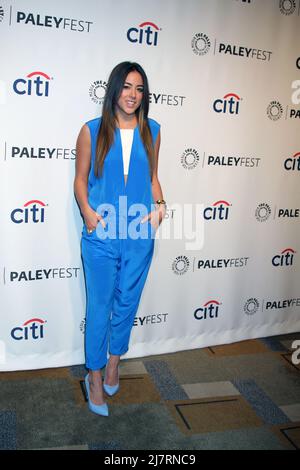 LOS ANGELES - MAR 23: Chloe Bennett beim PaleyFEST 2014 - 'Marvel's Agents of S.H.I.E.L.D.' im Dolby Theater am 23. März 2014 in Los Angeles, CA Stockfoto