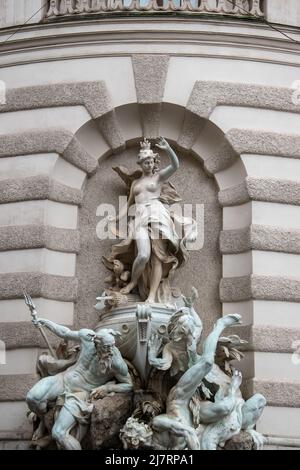 Power by Sea Fountain von Rudolf Weyr, Hofburg, Wien, Österreich. Stockfoto