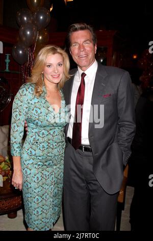 LOS ANGELES - MÄR 25: Cady McClain, Peter Bergman bei der Young and Restless 41. Anniversary Cake in der CBS Television City am 25. März 2014 in Los Angeles, CA Stockfoto