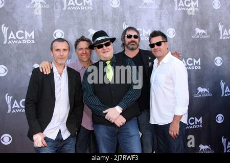 LAS VEGAS - APR 6: Blues Traveler, John Popper bei den Academy of Country Music Awards 2014 - Ankunft in der MGM Grand Garden Arena am 6. April 2014 in Las Vegas, NV Stockfoto