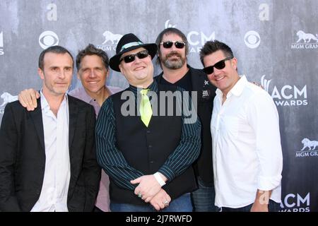 LAS VEGAS - APR 6: Blues Traveler, John Popper bei den Academy of Country Music Awards 2014 - Ankunft in der MGM Grand Garden Arena am 6. April 2014 in Las Vegas, NV Stockfoto