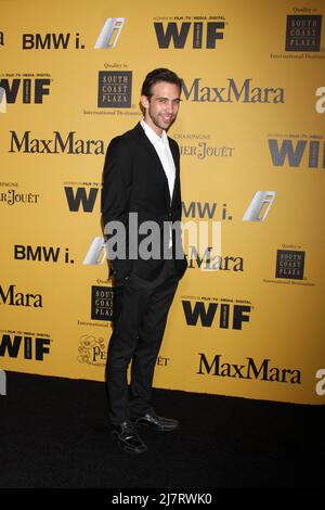 LOS ANGELES - JUN 11: Blake Berris bei den Women in Film 2014 Crystal + Lucy Awards im Century Plaza Hotel am 11. Juni 2014 in Beverly Hills, CA Stockfoto