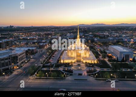 LDS Latter Day Saints Mormon Temple in Ogden, Utah bei Sonnenuntergang Stockfoto