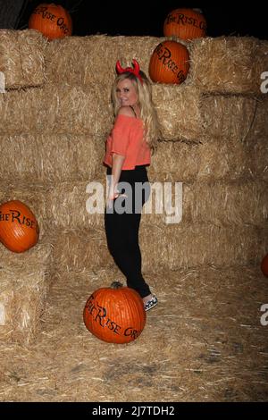 LOS ANGELES - Okt 4: Bridget Marquardt beim AUFSTIEG der Jack O'Lanterns in Descanso Gardens am 4. Oktober 2014 in La Canada Flintridge, CA Stockfoto
