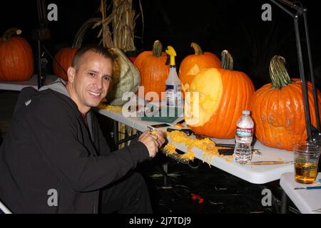 LOS ANGELES - Okt 4: Ray Villafane beim AUFSTIEG der Jack O'Lanterns in Descanso Gardens am 4. Oktober 2014 in La Canada Flintridge, CA Stockfoto