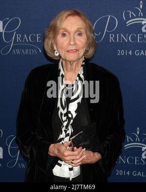 LOS ANGELES - Okt 8: Eva Marie Saint bei der Gala der Princess Grace Foundation 2014 im Beverly Wilshire Hotel am 8. Oktober 2014 in Beverly Hills, CA Stockfoto