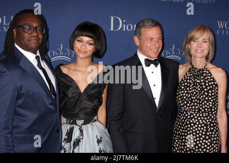 LOS ANGELES - Okt 8: Kazembe Ajamu Coleman, Zendaya Coleman, Bob Iger, Willow Bay bei der Princess Grace Foundation Gala 2014 im Beverly Wilshire Hotel am 8. Oktober 2014 in Beverly Hills, CA Stockfoto