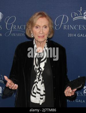 LOS ANGELES - Okt 8: Eva Marie Saint bei der Gala der Princess Grace Foundation 2014 im Beverly Wilshire Hotel am 8. Oktober 2014 in Beverly Hills, CA Stockfoto