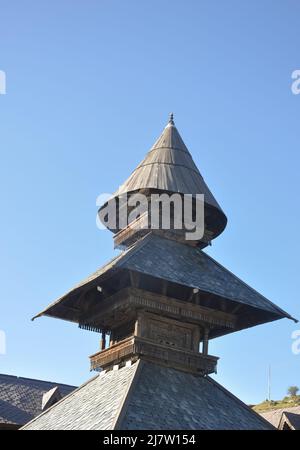 Blick auf das Dach des alten Parashar rishi Tempels mit Kopierraum Stockfoto