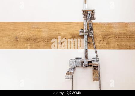 Banner, Duschkopf mit Wandhintergrund im modernen Badezimmer, kopieren einfügen für Text Stockfoto