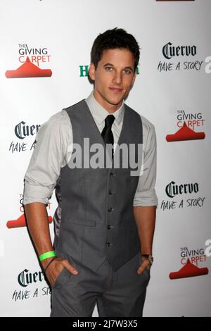 LOS ANGELES - 21. AUGUST: Mike Manning im OK! TV Awards Party im Sofiitel L.A. am 21. August 2014 in West Hollywood, CA Stockfoto