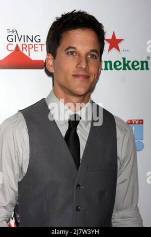 LOS ANGELES - 21. AUGUST: Mike Manning im OK! TV Awards Party im Sofiitel L.A. am 21. August 2014 in West Hollywood, CA Stockfoto