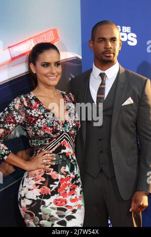 LOS ANGELES - AUG 7: Samara Saraiva, Damon Wayans Jr bei der Premiere von 'Let's Be Cops' in den ArcLight Hollywood Theatres am 7. August 2014 in Los Angeles, CA Stockfoto