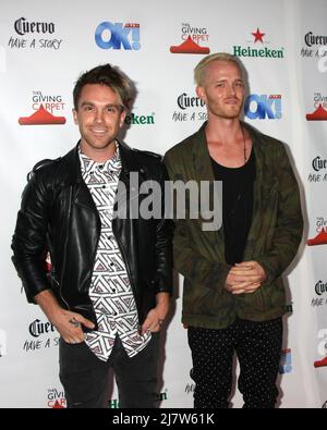 LOS ANGELES - 21. AUGUST: Chase Johnson, Nick Gross im OK! TV Awards Party im Sofiitel L.A. am 21. August 2014 in West Hollywood, CA Stockfoto