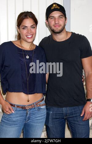 LOS ANGELES - AUG 2: Kelly Thiebaud, Bryan Craig im 'General Hospital' Fan Club Lunch 2014 in der Sportsman's Lodge am 2. August 2014 in Studio City, CA Stockfoto