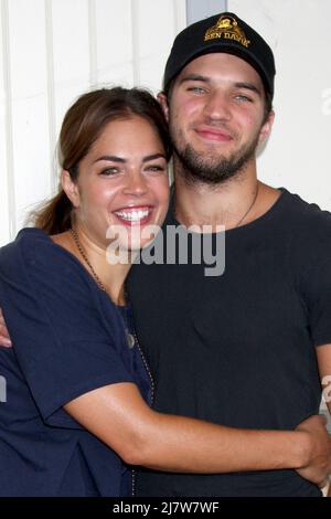 LOS ANGELES - AUG 2: Kelly Thiebaud, Bryan Craig im 'General Hospital' Fan Club Lunch 2014 in der Sportsman's Lodge am 2. August 2014 in Studio City, CA Stockfoto