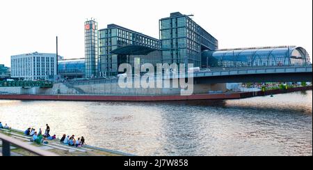 Berlin, Deutschland - 14. Juli 2010 : Berlin Hauptbahnhof. Berliner Hauptbahnhof an der Spree in der deutschen Hauptstadt. Stockfoto