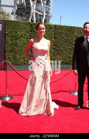 LOS ANGELES - 16. AUGUST: Annie Wersching bei den Creative Emmy Awards 2014 - Ankunft im Nokia Theater am 16. August 2014 in Los Angeles, CA Stockfoto