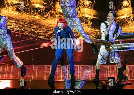 Dardust (Dario Faini) und Sophie treten im Halbfinale des Eurovision Song Contest 1. auf der Bühne auf. Turin (Italien) am 10.. Mai 2022. Foto von Marco Piovanotto/ABACAPRESS.COM Stockfoto