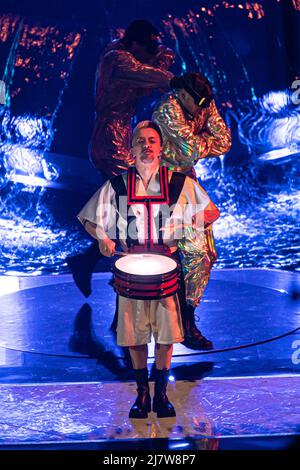 Dardust (Dario Faini) tritt während des Halbfinales des Eurovision Song Contest 1. auf der Bühne auf. Turin (Italien) am 10.. Mai 2022. Foto von Marco Piovanotto/ABACAPRESS.COM Stockfoto