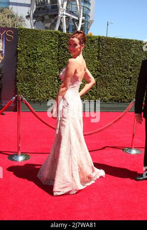 LOS ANGELES - 16. AUGUST: Annie Wersching bei den Creative Emmy Awards 2014 - Ankunft im Nokia Theater am 16. August 2014 in Los Angeles, CA Stockfoto