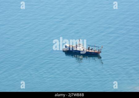 Schiff im Toten Meer, Israel Stockfoto