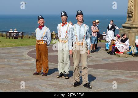 The Lancashire Wallopers Traditional Dancing bei der Whitby Folk Week Stockfoto