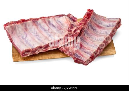 Frische, rohe Schweinerippchen. Rohe Schweineribs. Rohes Fleisch, ganze Schweinerippen. Farm- und Kochkonzept. Fleischgeschäft. Rohes Schweinefleisch Spare Ribs oder Bauch. Frisches Fleisch und Stockfoto